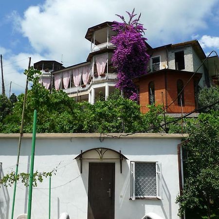 سوخومي Old Town Guesthouse المظهر الخارجي الصورة