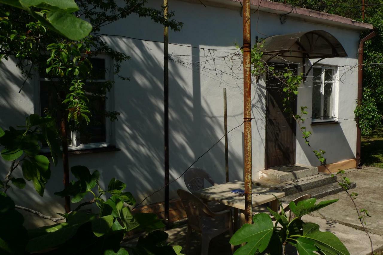 سوخومي Old Town Guesthouse المظهر الخارجي الصورة
