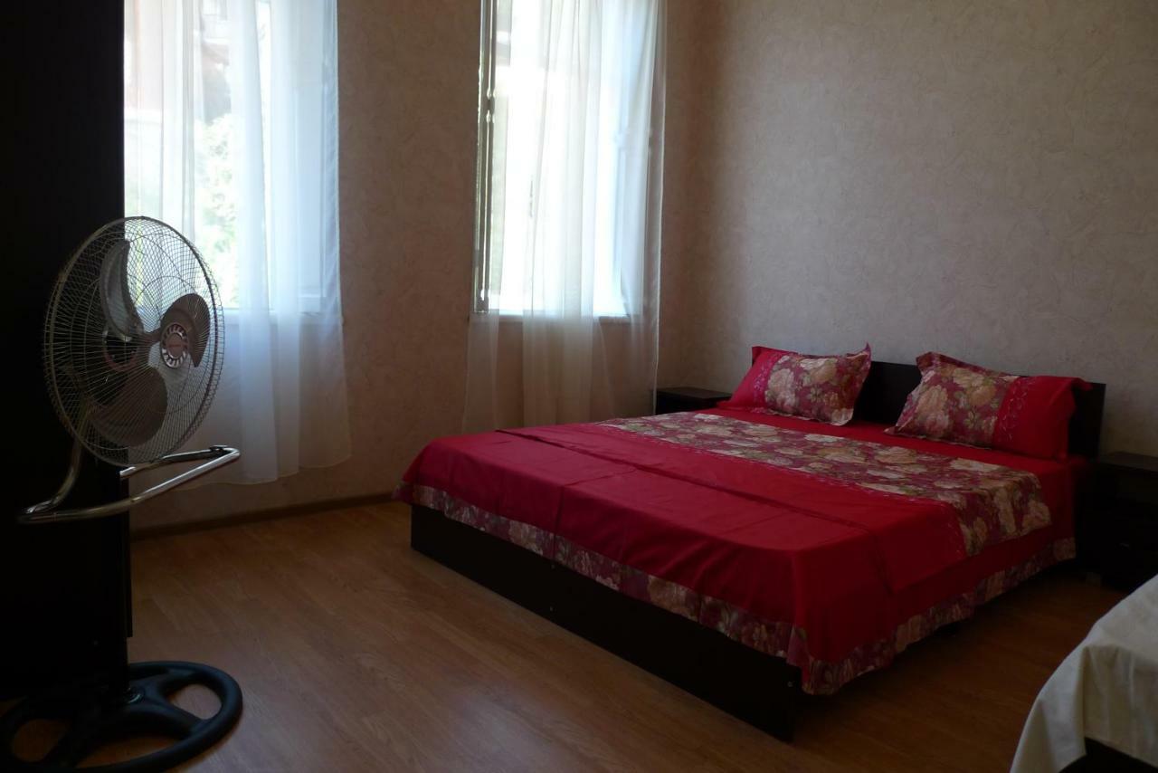 سوخومي Old Town Guesthouse المظهر الخارجي الصورة