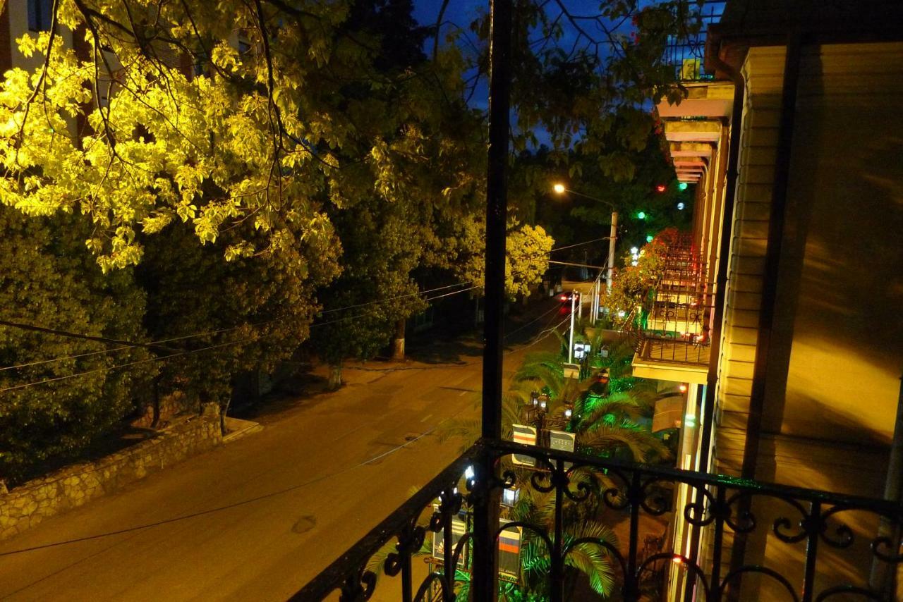 سوخومي Old Town Guesthouse المظهر الخارجي الصورة