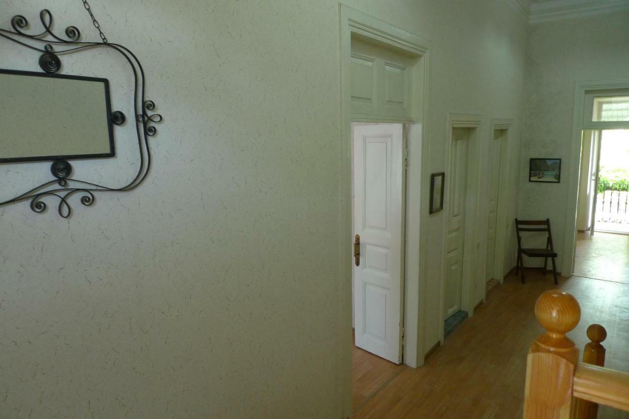 سوخومي Old Town Guesthouse المظهر الخارجي الصورة